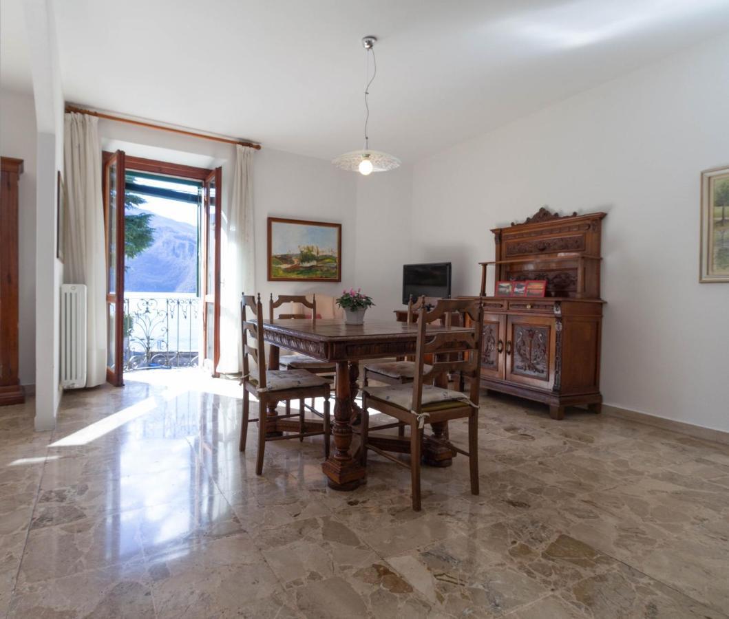 Mamma Ciccia Holiday Home - Lake Front Apartment Mandello del Lario Luaran gambar