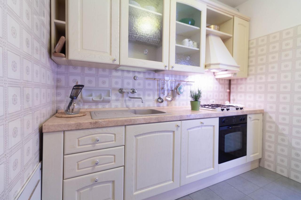 Mamma Ciccia Holiday Home - Lake Front Apartment Mandello del Lario Luaran gambar
