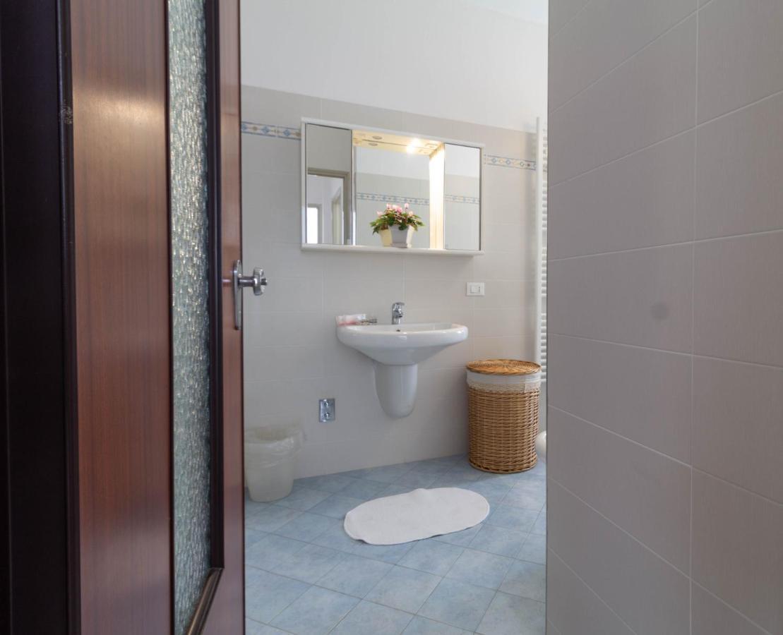 Mamma Ciccia Holiday Home - Lake Front Apartment Mandello del Lario Luaran gambar