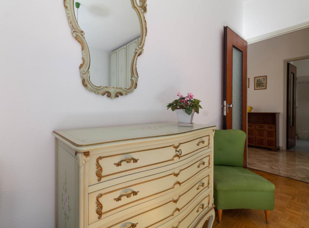 Mamma Ciccia Holiday Home - Lake Front Apartment Mandello del Lario Luaran gambar
