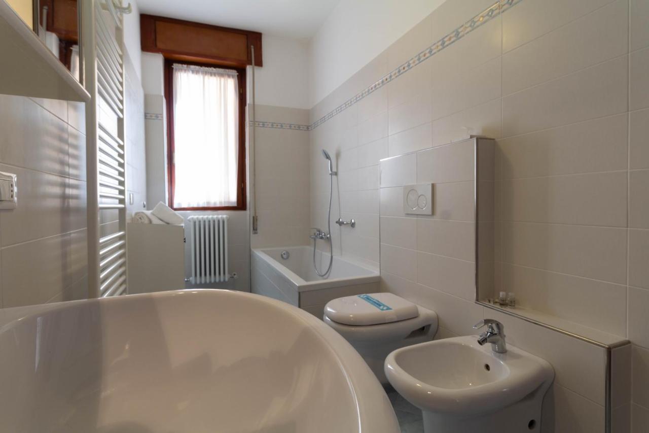 Mamma Ciccia Holiday Home - Lake Front Apartment Mandello del Lario Luaran gambar