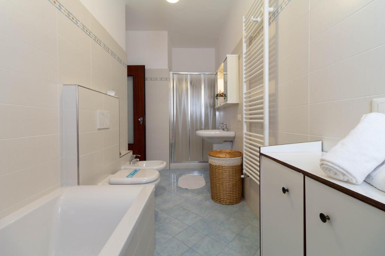 Mamma Ciccia Holiday Home - Lake Front Apartment Mandello del Lario Luaran gambar